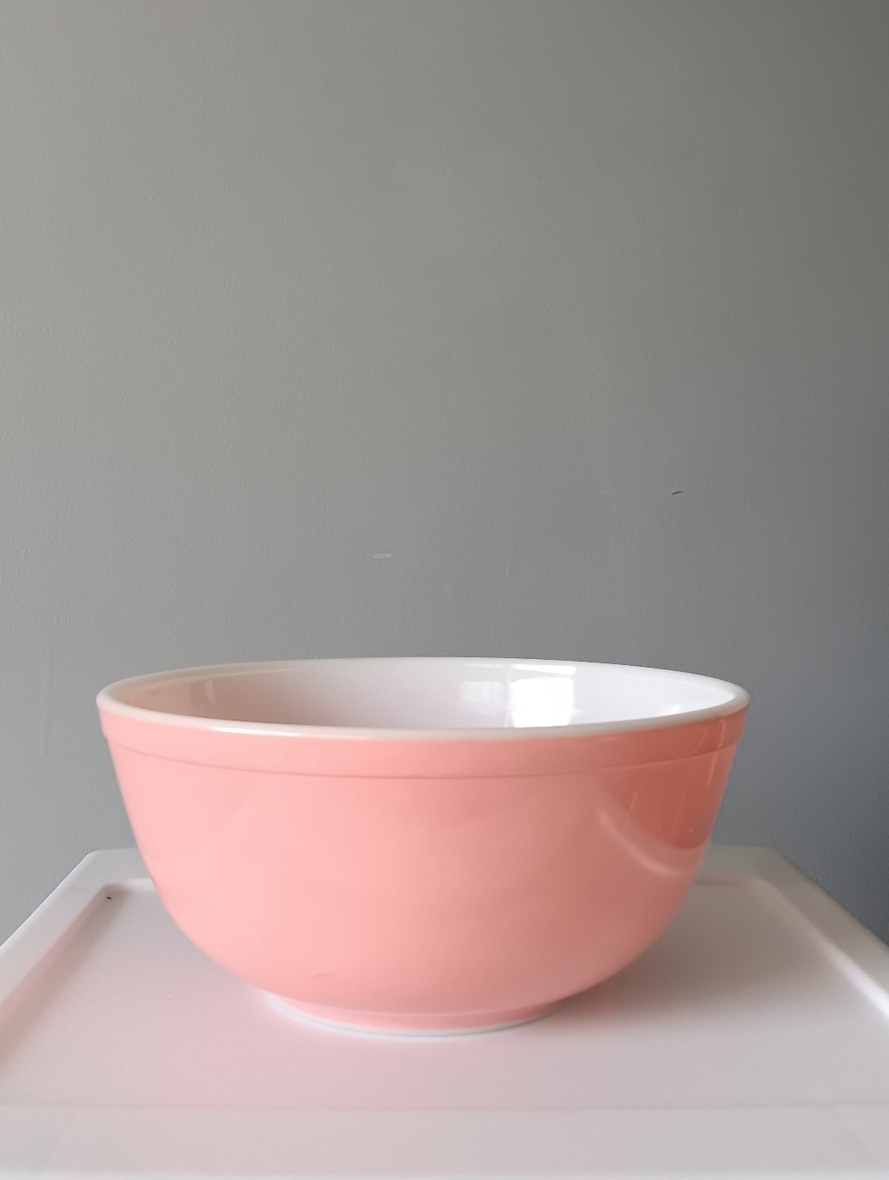 Vintage Pyrex 403 Round Mixing Bowl 2.5 Quarts Nesting Light Flamingo Pink 8"